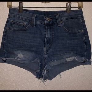 mid-rise levi shorts